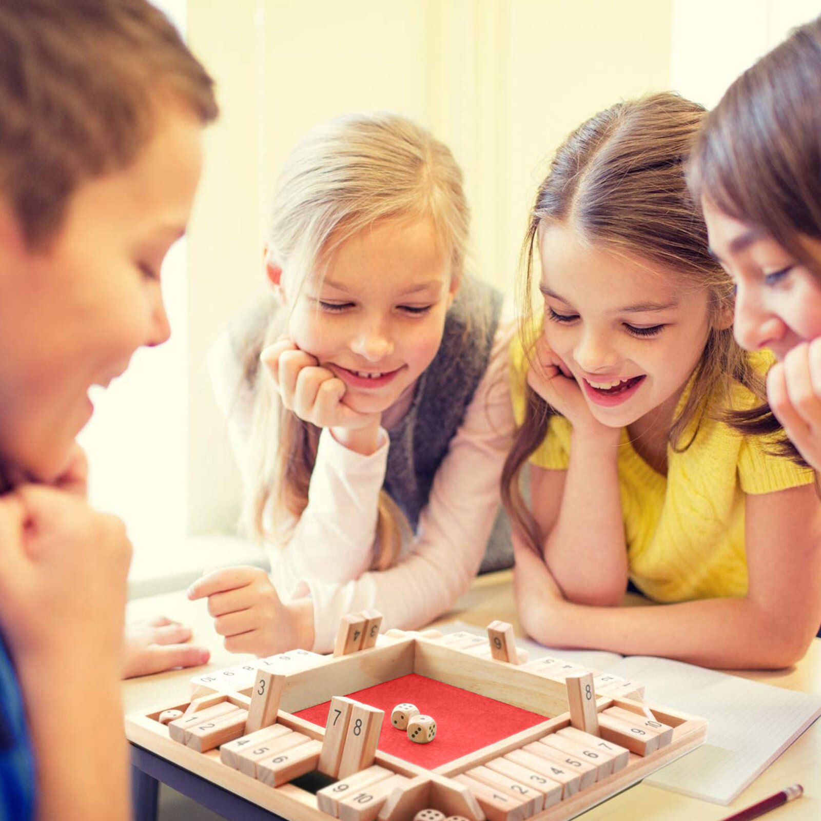 Schloss sterben Kasten Holz Mathematic Traditionellen Kneipe Bord Würfel Spiel Reise 4 Spieler Spielen Spiele Würfel einstellen undurchsichtig Würfel Für Party: C