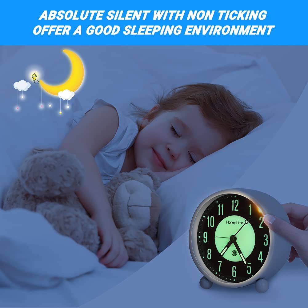 Luminous Analog Alarm Clock Silent Sweep Alarm Clock Non-Ticking Battery Powered Quartz Clock with Loud Alarm&amp;Nightlight