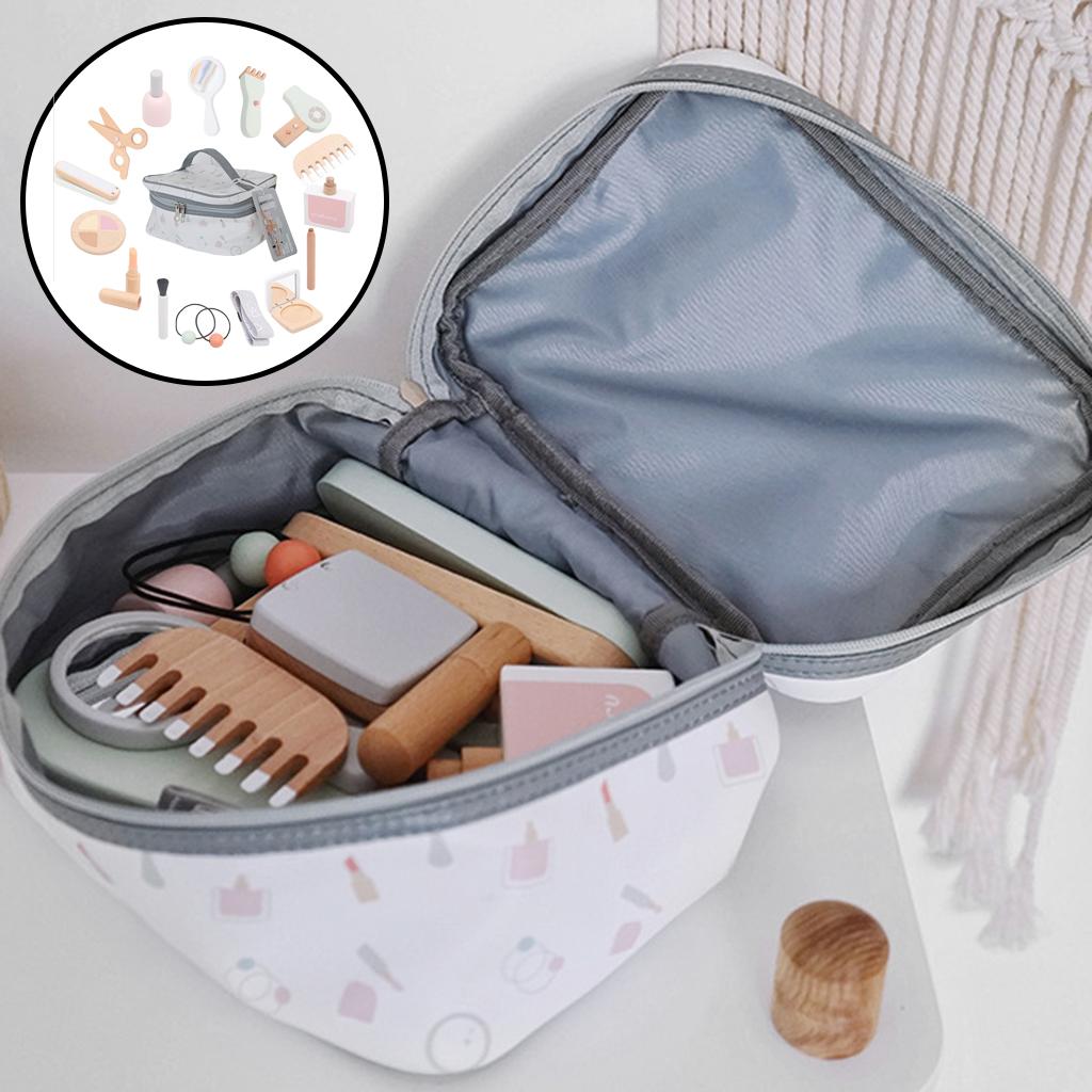 Mädchen in einem holzsimulationsspiel, in dem sie ihre rolle spielen