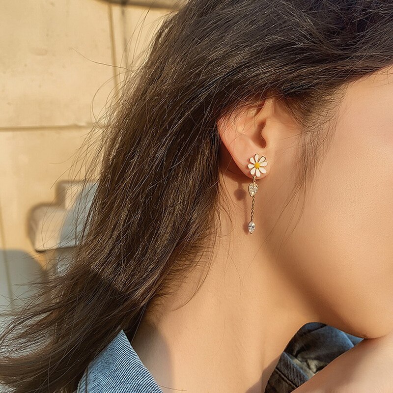 Koreaanse Stijl Lange Daisy Bloem Oorbellen Voor Vrouwen Asymmetrische Delicate Bloem Stijl Oorbel Meisjes Zoete Sieraden