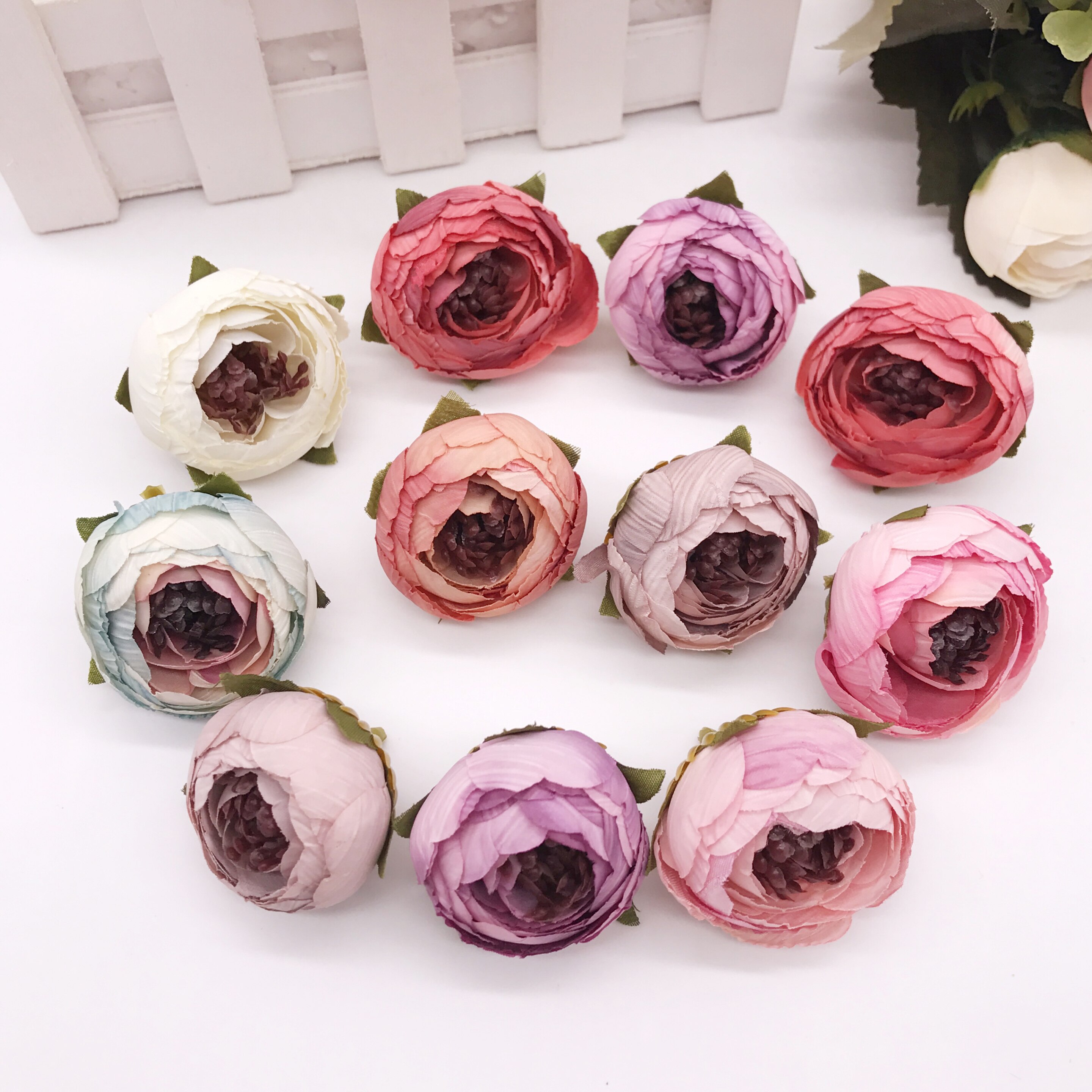 Goedkope 10 stuks Zijde Camellia Bloemhoofdjes Kunstmatige tea Rose Bloem Voor thuis Bruiloft Decoratie DIY Scrapbooking Nep Bloemen