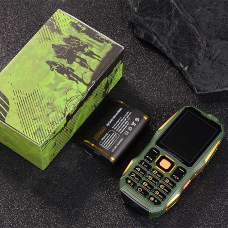 2.4 tommer billig lille mini dual sim mobiltelefon stødsikker stærk fakkel bluetooth support russisk tastatur  mp3 mp4 power bank