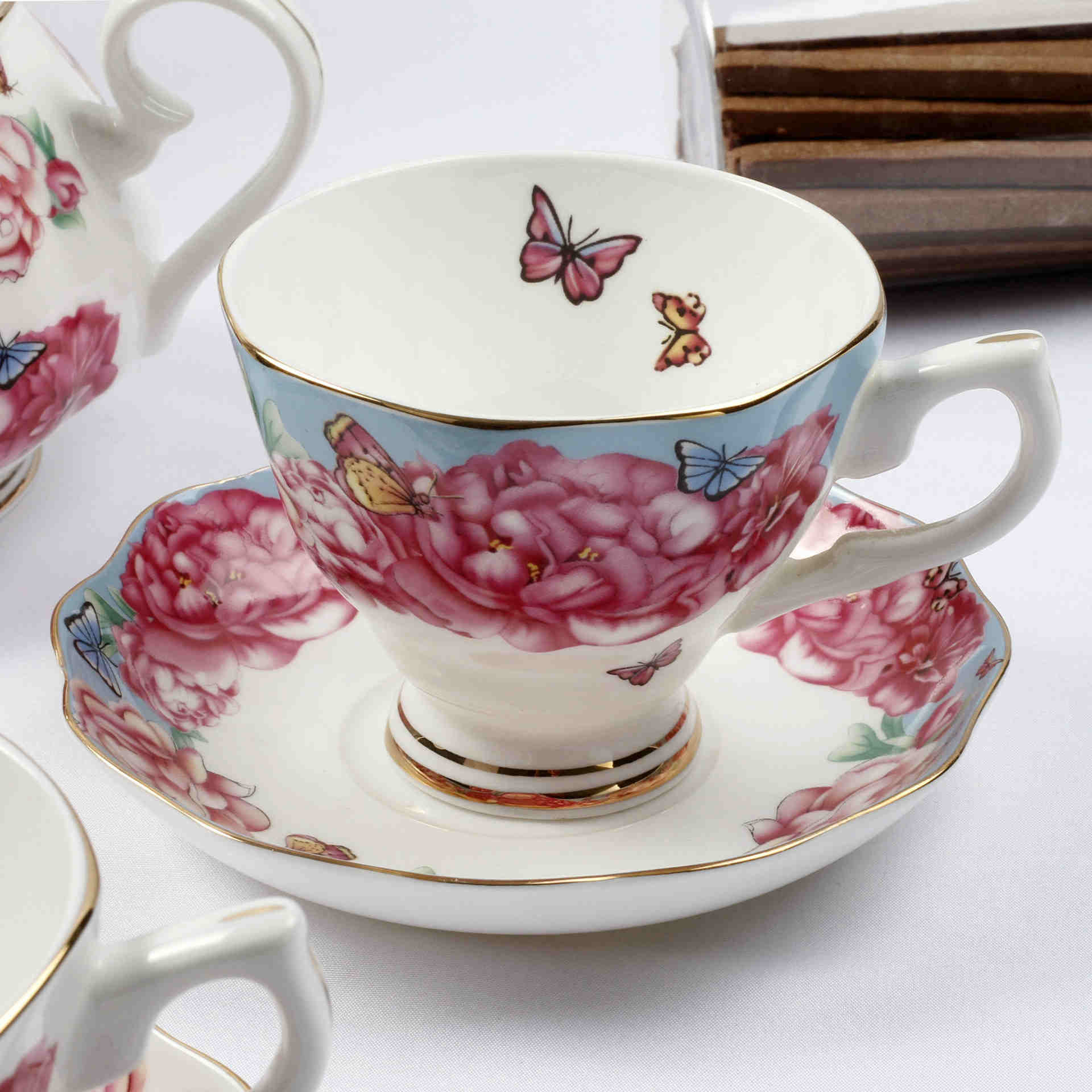 2pcs/ Set Bone china Coffee Cup Set English Afternoon Tea Set High grade Coffee Cup and Saucer multiple choice Tea cup: 19