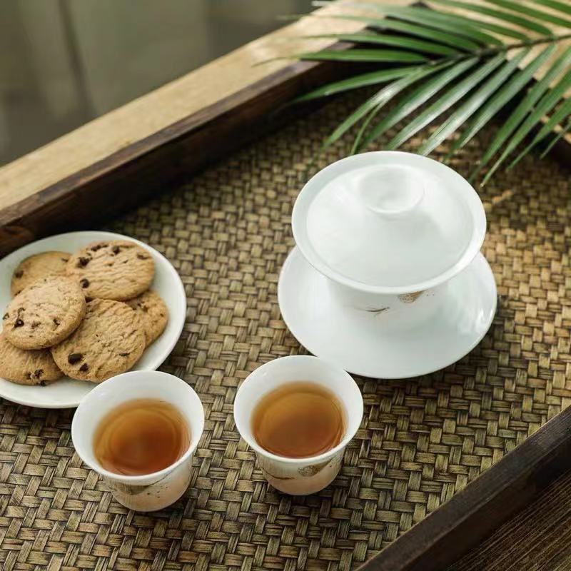 Ręcznie malowane na niebiesko-i-biała porcelana Gai blady Cha filiżanka ceramiczna królowa Sancai miska herbata Kung Fu skorupa jajek soopera De Ceramica Gaiwan