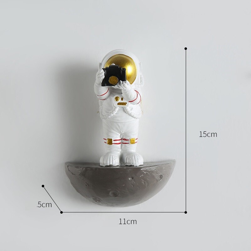 WU CHEN LONG Astronaut Art Sculpture Spaceman Wall Hanging Statue Resin Craft Home Decor Children Room Interior Showpiece R5700: G