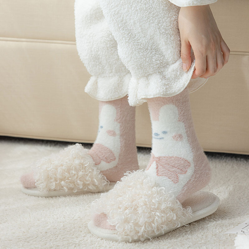 Calcetines de visón de imitación con lazo de conejos rosas dulces, calcetines cálidos de felpa para dormir en casa, calcetines de tubo peludos bonitos de dibujos animados japoneses Ins