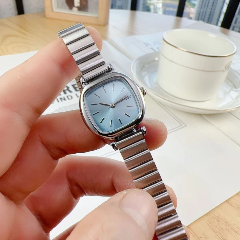 Dameklokker relogio feminino luksuriøs sølvfarget klokke dame stålrem kvarts armbåndsur klokke reloj mujer: Flerfarget