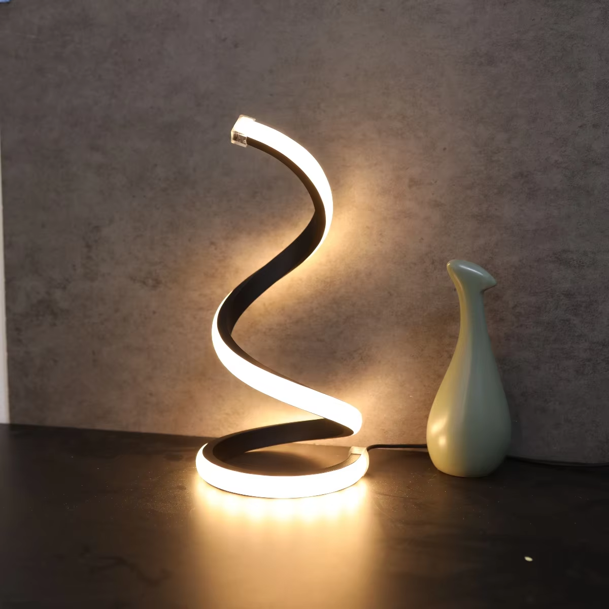 LED moderne minimalistische spiraal bureaulamp draadgestuurde bureaulamp drie kleuren led omgevingslicht voor bars cafés slaapkamer kamer decor