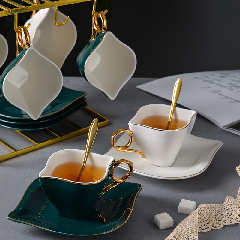 Scandinavische Stijl Keramische Kopje Thee Set Gebruiksvoorwerp Eenvoudige Moderne Witte Bruiloft Koffie Mate Cup Set Royal Gold Velg Xicaras Drinkware EB50BD