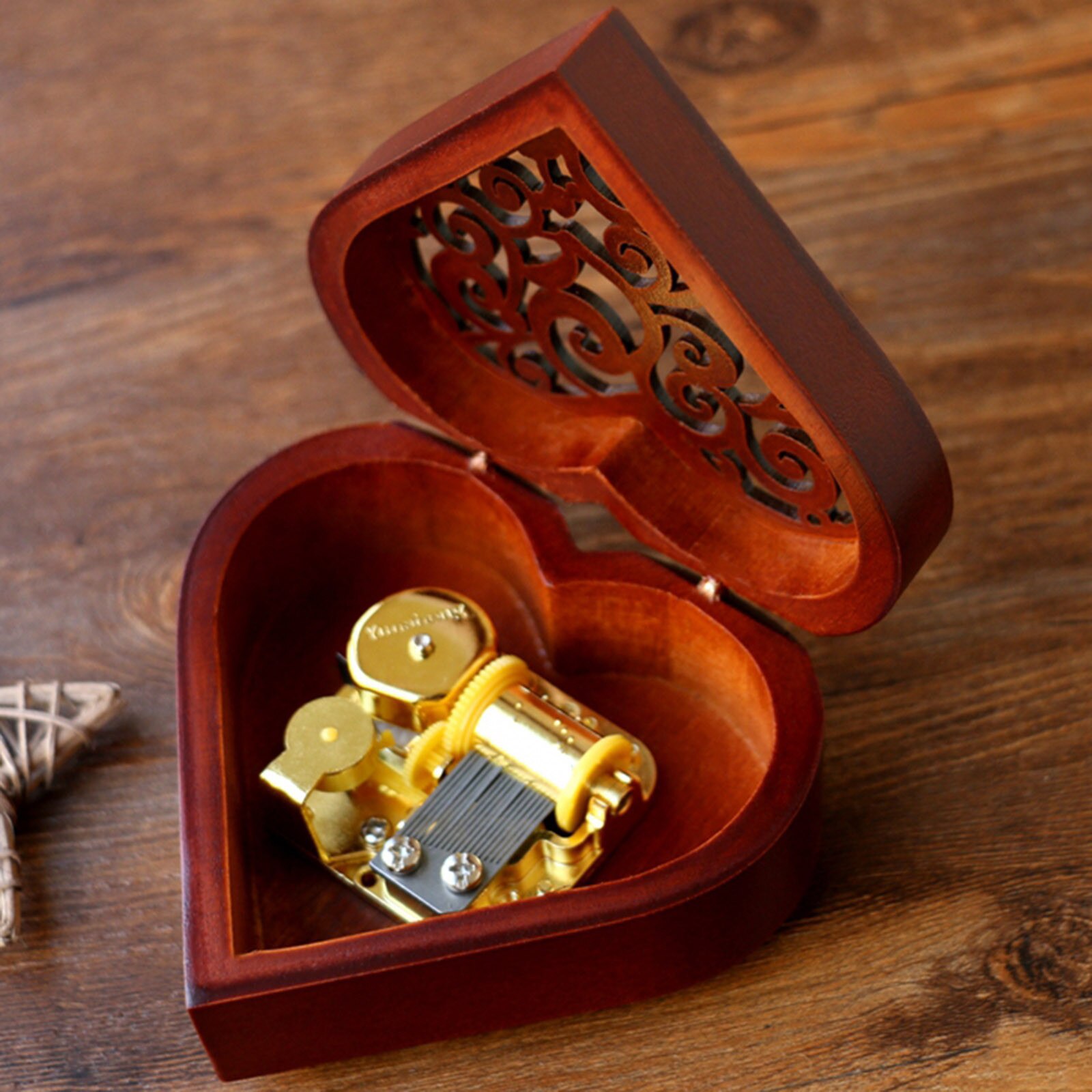 Speciale Muziek Geschenkdoos Hartvormige Vintage Gesneden Hout Mechanisme Windup Muziek Doos Hoilday Cadeaus Voor Moeder Of Vriendin: A