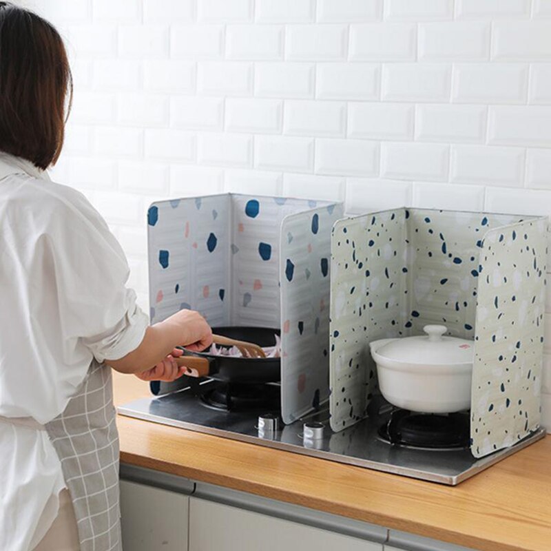2 Pcs Set Splash Guard Board Guard Geometric Printed Aluminum Foil Block Barrier Stove Cooking Anti-Splashing Oil Baffle Kitchen