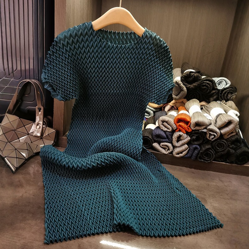 Miyake eksklusive plisserede kjoler sommer løs afslappet plus size foldet nederdel enkel rund hals kortærmet plisseret kjole til kvinder: Malakitblåt