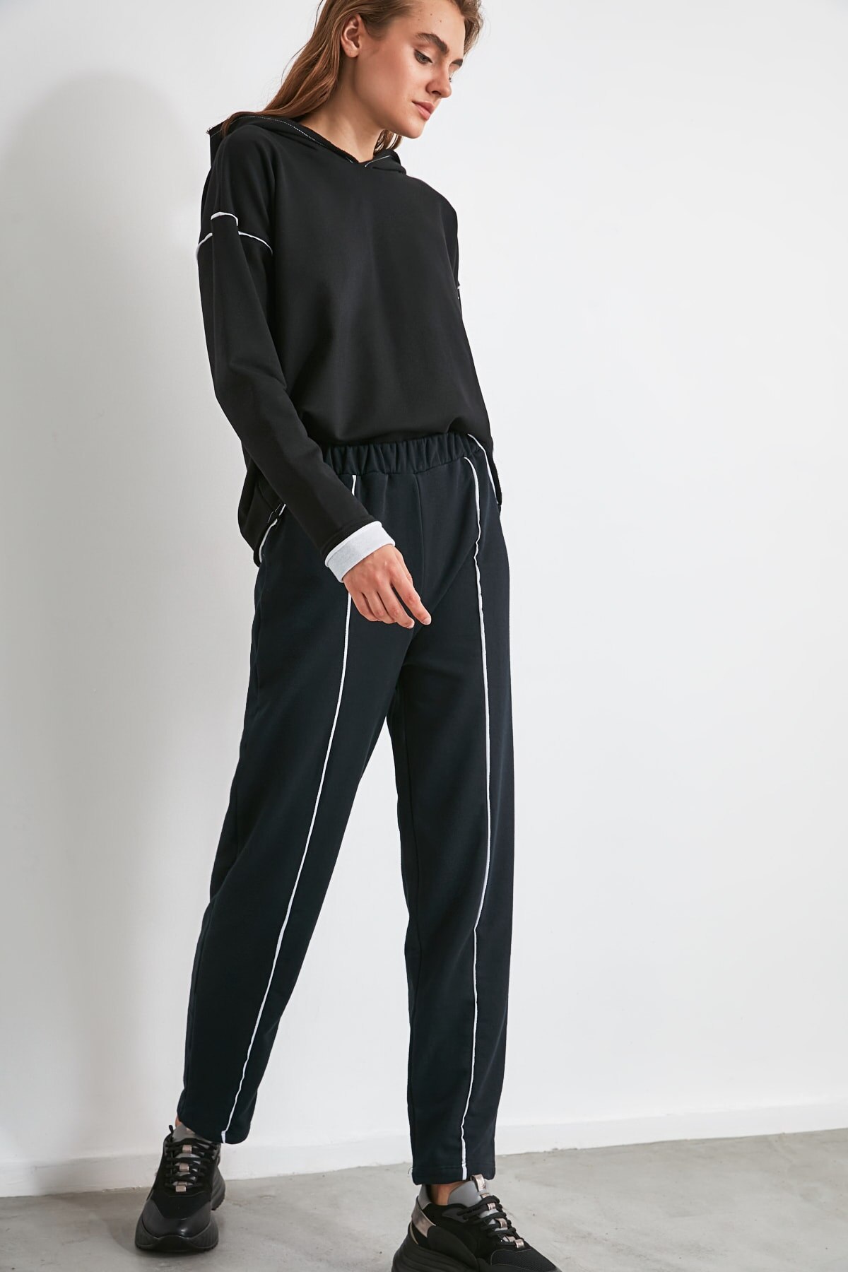 Trendyol Zwart Rib Gedetailleerde Straight Knit Joggingbroek TWOAW21EA0044: S