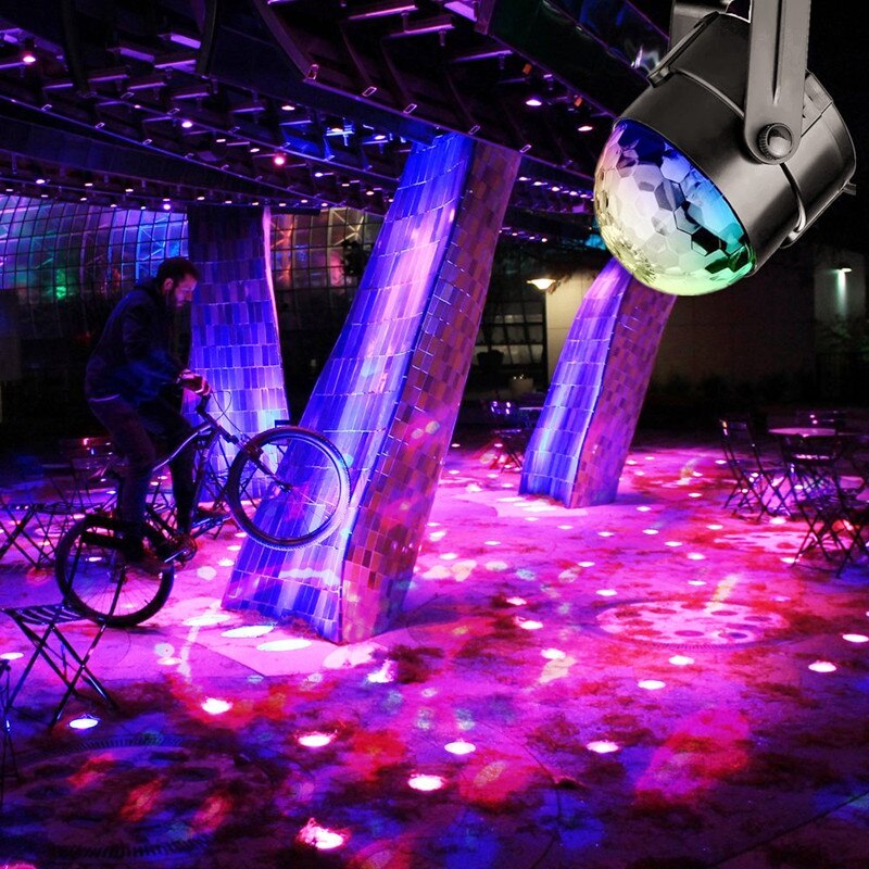 Mini fjernbetjening rgb led krystal magisk roterende bold scenelys lyd aktiveret disco lys musik jul ktv fest eu / us / uk plug