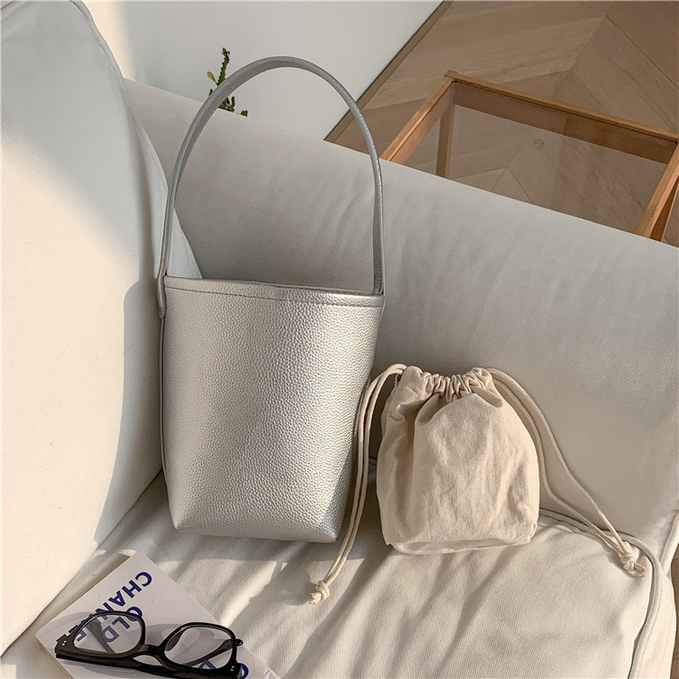 Bolso casero para mujer, bolso Retro de cuero suave portátil 2025, bolso de cubo que combina con todo, bolso de hombro para ir al trabajo, bolsos y bolsos: Plata