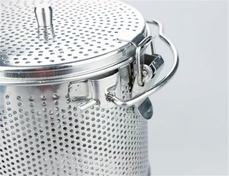 big 304 Stainless Steel Seasoning Bag Gravy Soup Taste Spice Box Basket Brine Pot Slag Separation mesh Colander Strainers