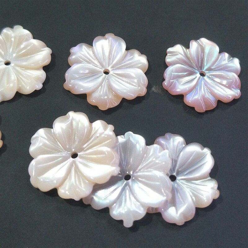 Perles de fleurs sculptées en nacre exquise pour bijoux