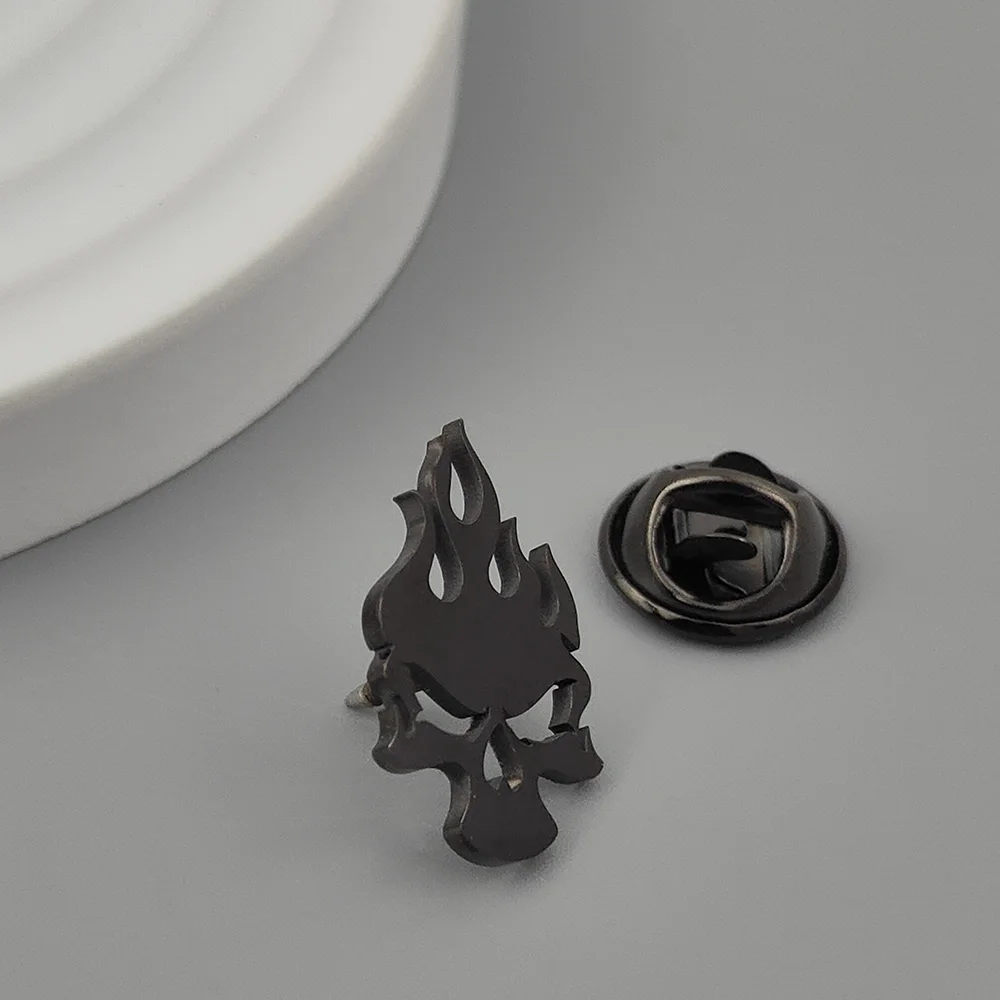 Classic Skull Fire Symbol Brooches for Men Punk Stainless Steel Danger Sign Badge Pin Brooch Hip Hop Rock Party Accessories: ROSE GOLD COLOR