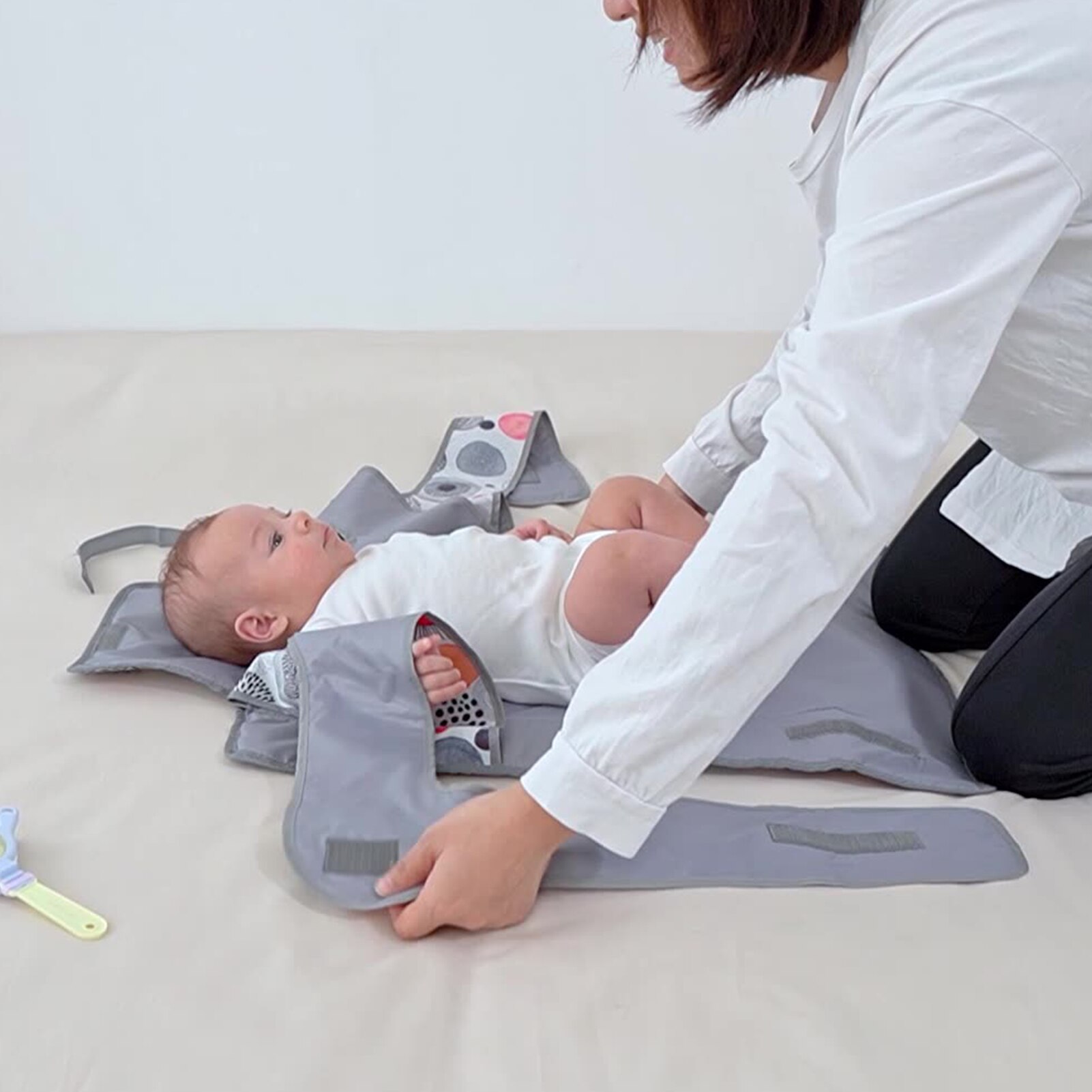 Portable Baby Nappy Changing Pad Waterproof Washable Folding Diaper Change Mat With Built-in Head Cushion &amp; Fixed Strap Suitable