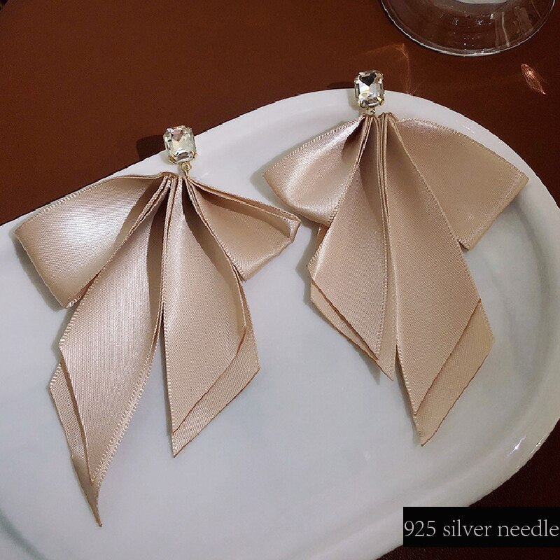 Klassische Elegante Bogen Band Ohrring Lange Eardrop Graceful Romantische Korea Retro Alte Ohrring Für Weibliche Gutes Spiel Mit Kleid: Lotus root Pink