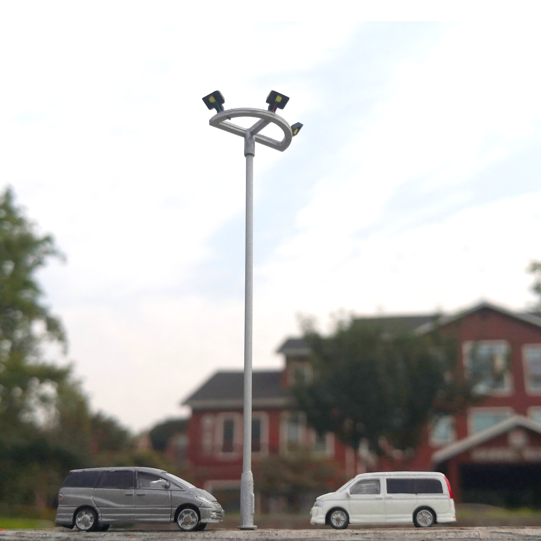 2PCS/4PCS HO Scale Model lighting tower,Model Street Lights Layout Lamppost Train/Garden/Playground/Stadium Overhead Lights