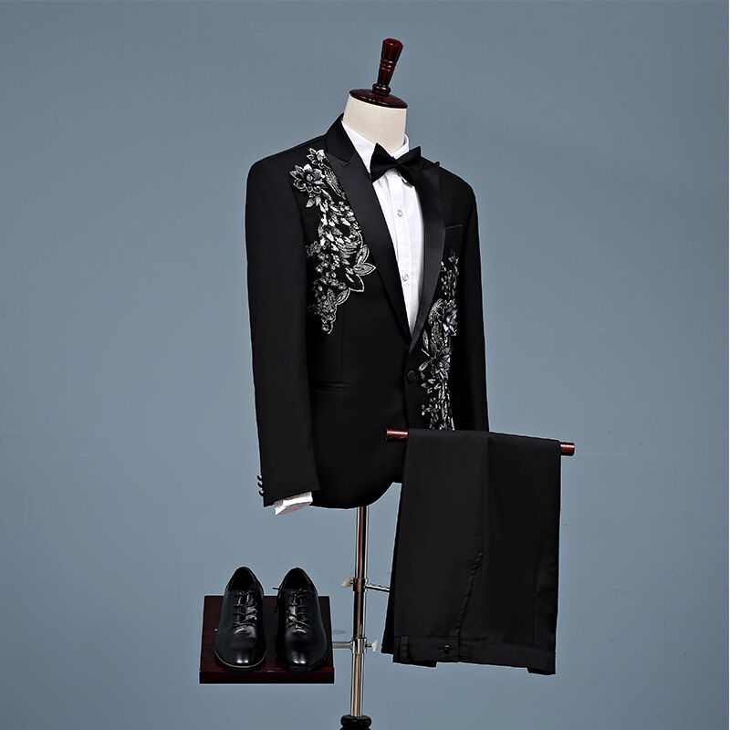 Nova chegada dos homens à moda bordado preto tira floral padrão 2 conjuntos ternos de palco cantor casamento noivo jaqueta calças 2 peças