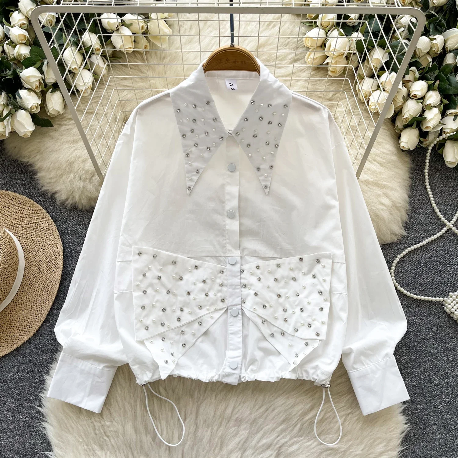 Basis broderede perler rhinsten hotsweet snøre chic turn-down krave lange ærmer top high street forårsbluse til kvinder: Hvid