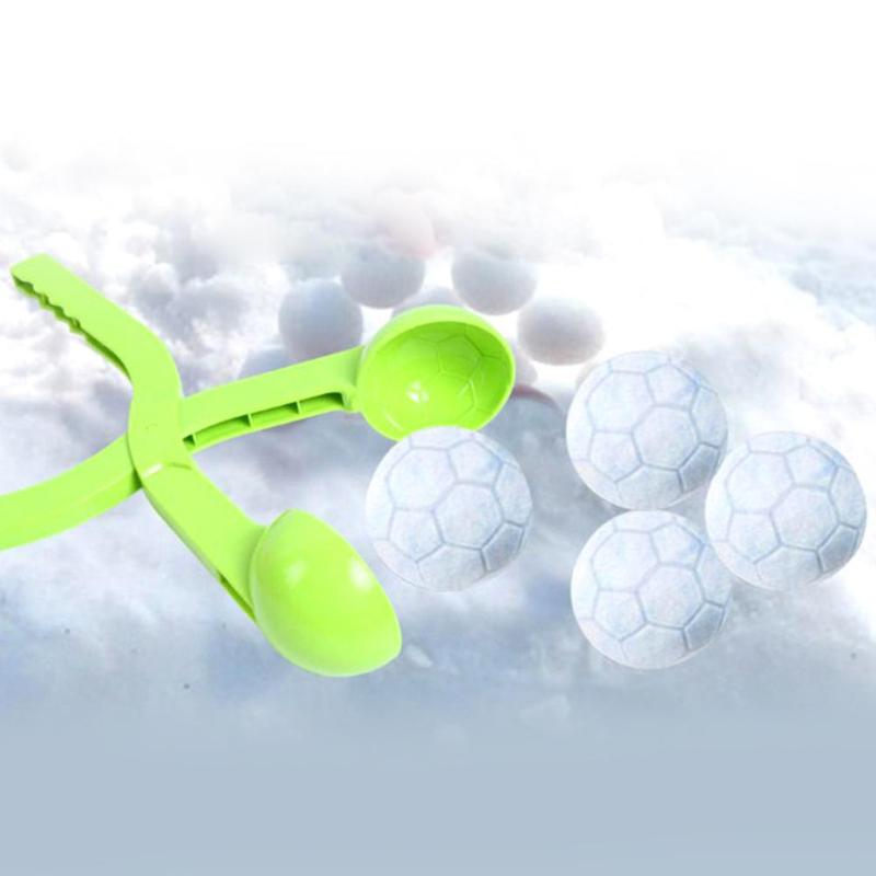 Draagbare Sneeuwbal Maker Clip Cartoon Voetbal Fun Sneeuw Bal Maken Mold Strand Speelgoed Kleur Willekeurige Grote Maat