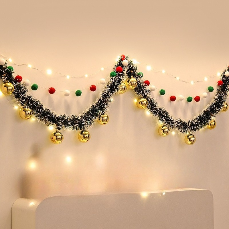Christmas decorations, tree ornaments, indoor LED lights, pictures, background walls, atmosphere, scenes, decorations and flags.: Brown