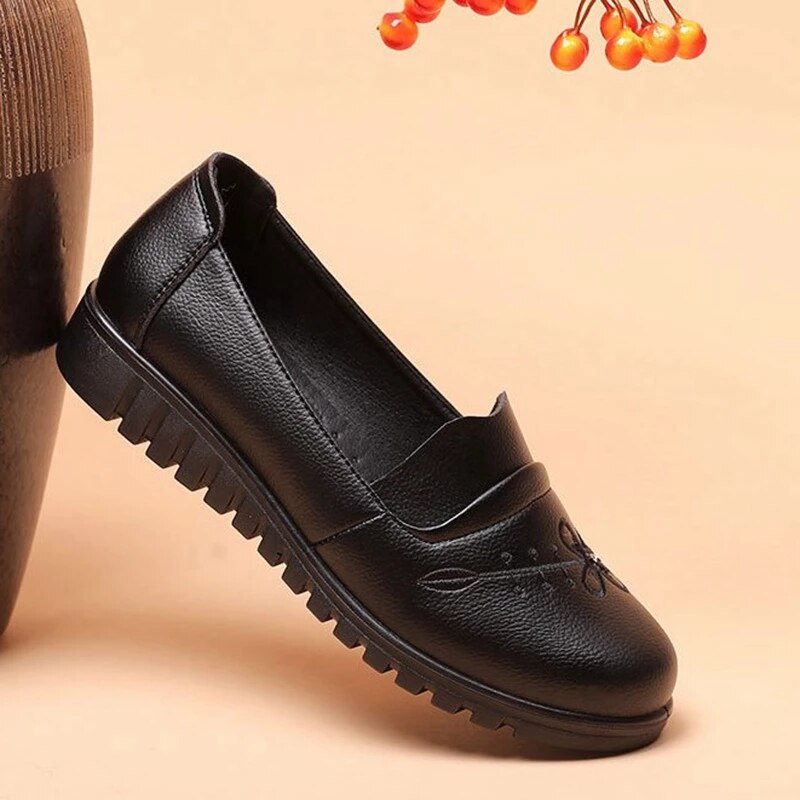 MVVJKE Leather mother shoes middleaged and