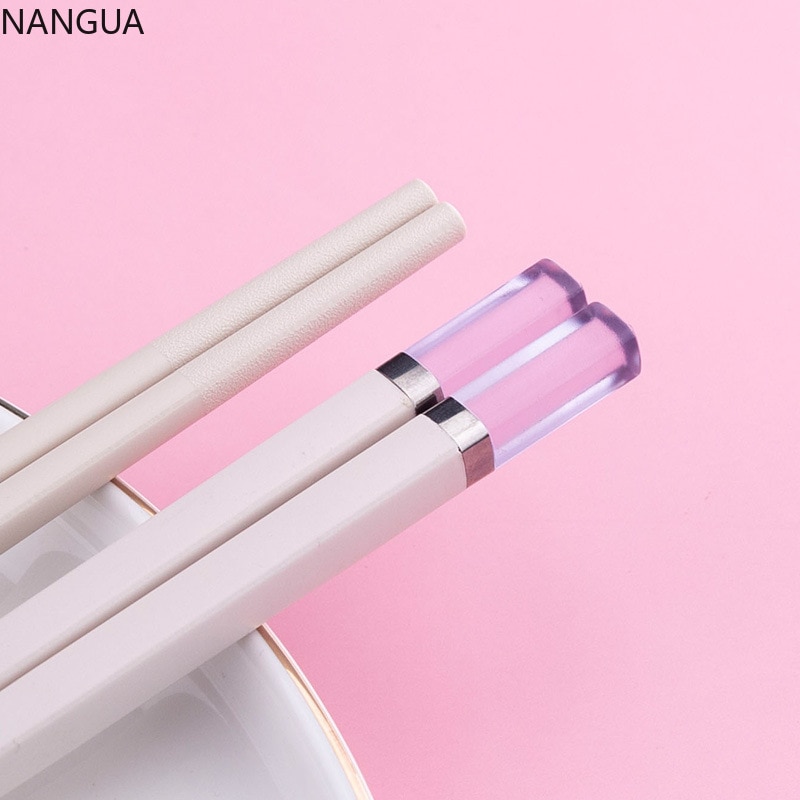 Un paio di bacchette in fibra di vetro colore ambra colore caramella bacchette giapponesi antiscivolo bastoncini per Sushi a prova d'umidità creativi