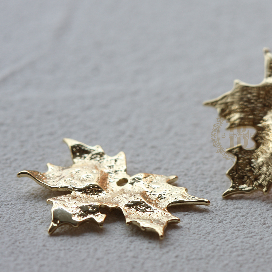 Een Stuk Premium Vergulde Massief Messing Maple Leaf Charm-23X25Mm (4714C): Bruin