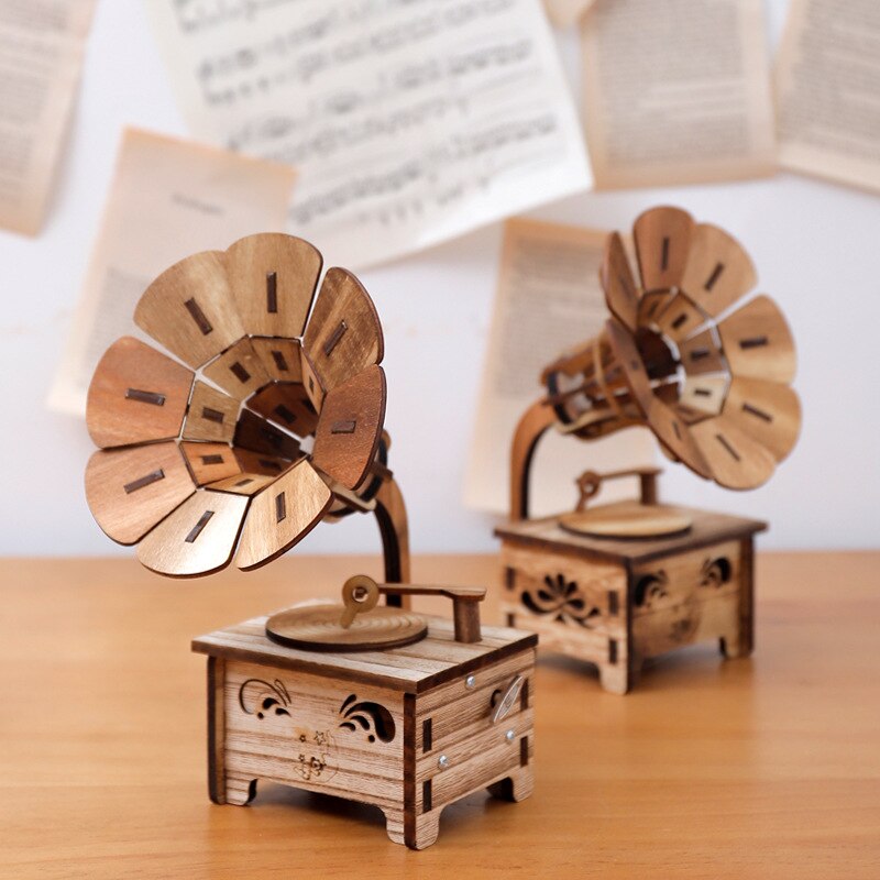 Wooden DIY phonograph music box hand crank music box boutique crafts birthday animal music box