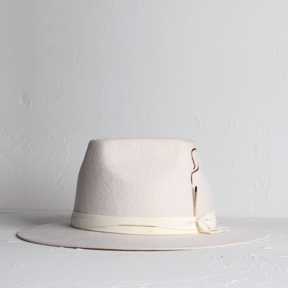 100% Wol Vrouwen Wit Fedora Hoed Met Wedstrijd Brede Rand Jazz Hoed Lady Vilt Kerk Hoed Maat 56-58cm