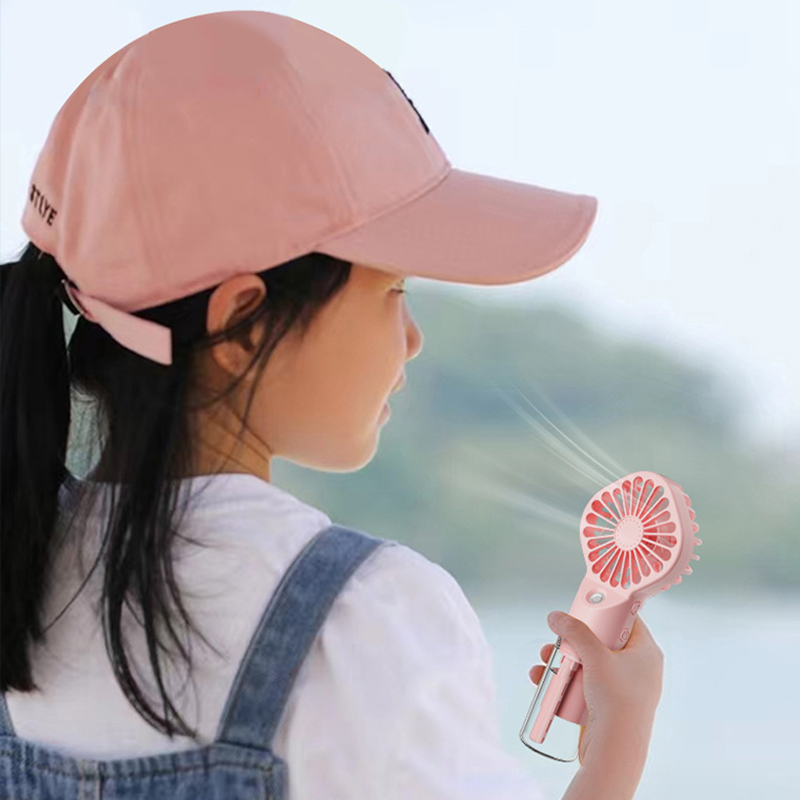 Tragbarer Hand-Sprühventilator, Wassersprüh-Nebelventilator, Mini-Ventilator für Studentenwohnheime, Sommerzubehör, Kühlwerkzeuge, kleiner Außenventilator 1 Stück