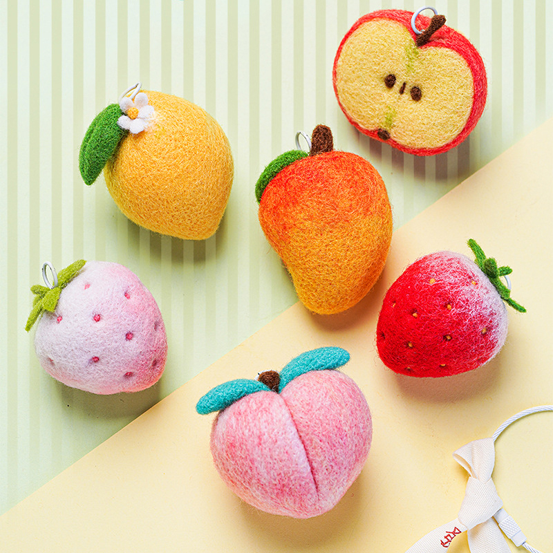 Kit de Material de fieltro de lana de fruta, llavero colgante hecho a mano DIY, accesorios de fresa, melocotón, manzana hechos a mano, 1 pieza