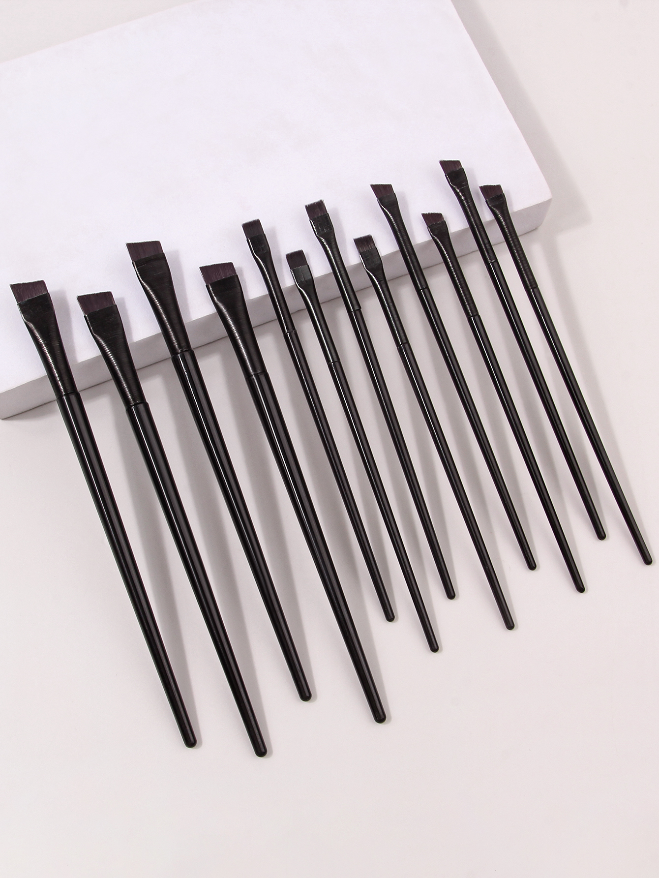 12 STKS Scythe Eyeliner Brush Oogschaduw Blade Brush Detail Brush Bevel Wenkbrauw Brush Ooglid naar beneden gericht Zijderupsborstel