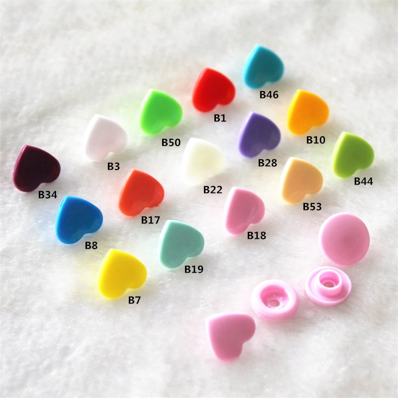 15 kleuren gemengde KAM hartvormige 150 sets van de plastic drukknoop luiers Met de knoppen