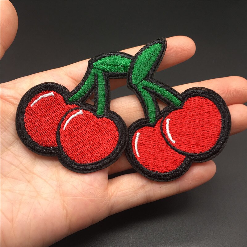 Cherry Fruit Leuke Kleding Patch Size: 4.8X5.2Cm Diy Geborduurde Ijzer Op Patch Voor Kleding Sticker Meisjes T-shirt Jurk Applicaties