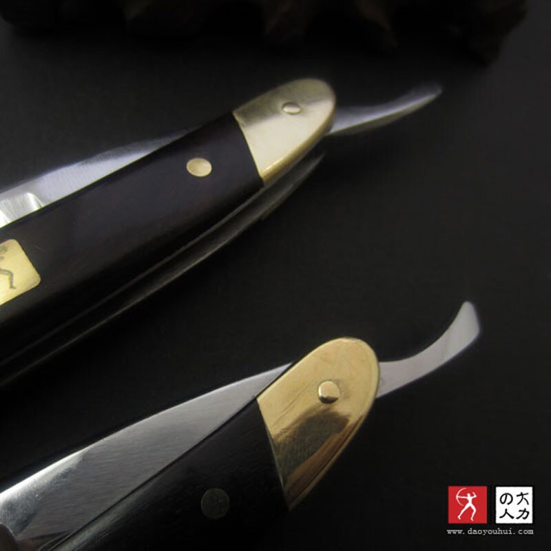 Ouderwetse Striaght Scheermes Met Koperen Hoofd Houten Handvat