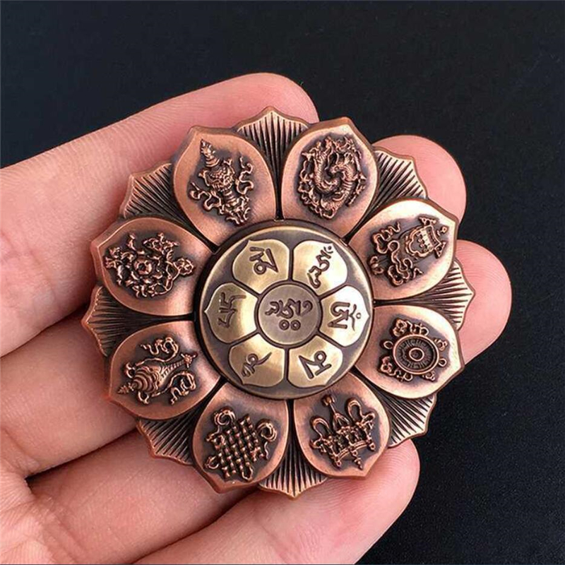 2022 Popular Mini Metal Titanium Alloy Fingertip Gyro Buddhism Modeling Two-Color Decompression Toy Trendy Artifact: Light Green