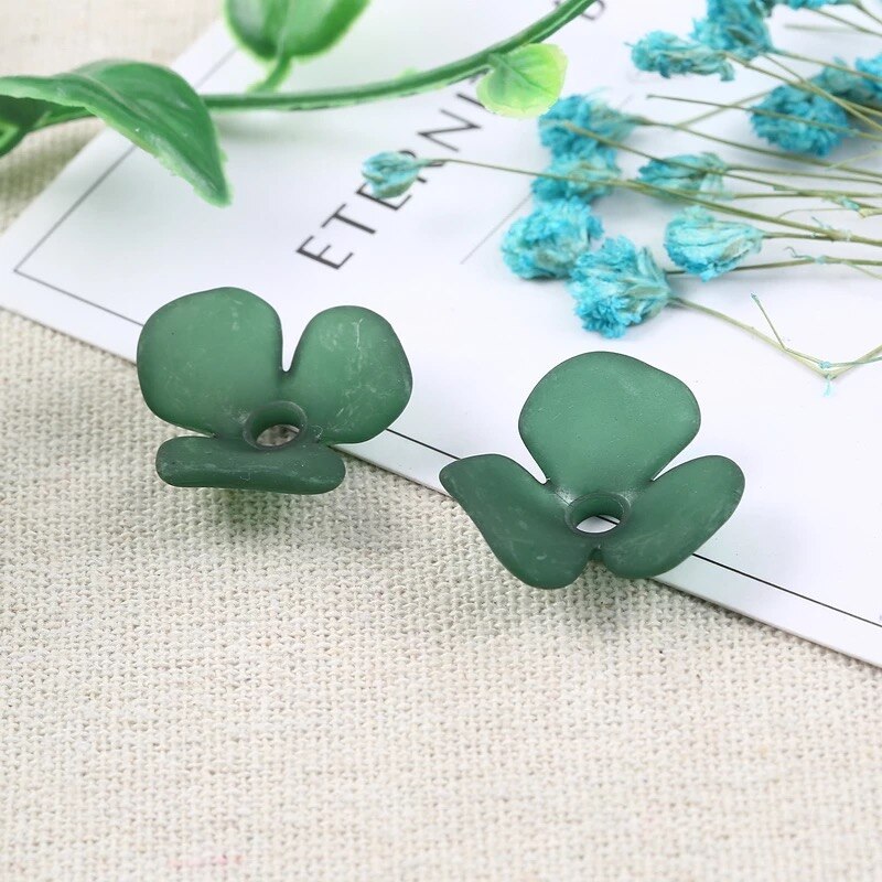 10 stuks 15 kleuren acryl 22mm blad bloemblaadjes bloem mat acryl spacers kralen voor haar bruiloft oorbellen diy maken accessoires: D-groen