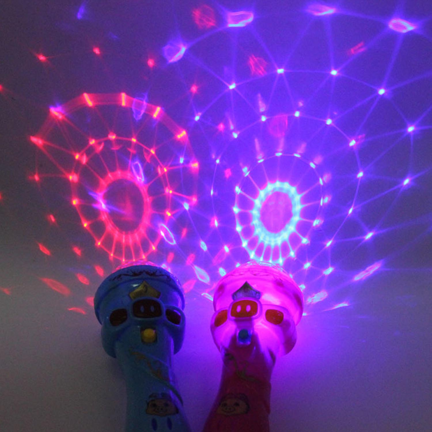 Niños Mini LED música inalámbrica Karaoke modelo de micrófono palo intermitente con bola de proyección 3D iluminación proyector de juguete de Color al azar