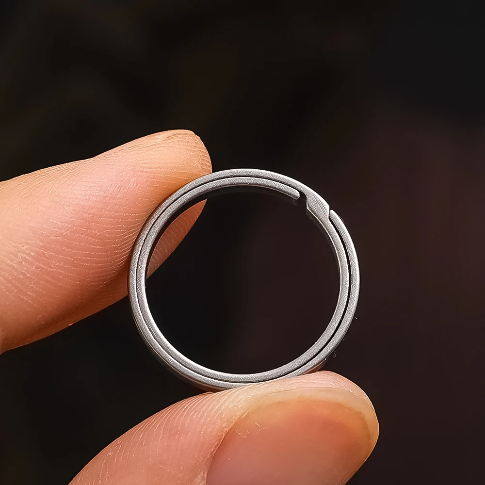 Titanium Alloy Key Rings Keychains Buckle Pendant Super Light Man Car Keychain for Male Creativity Keyfobs Crafts Key Ring