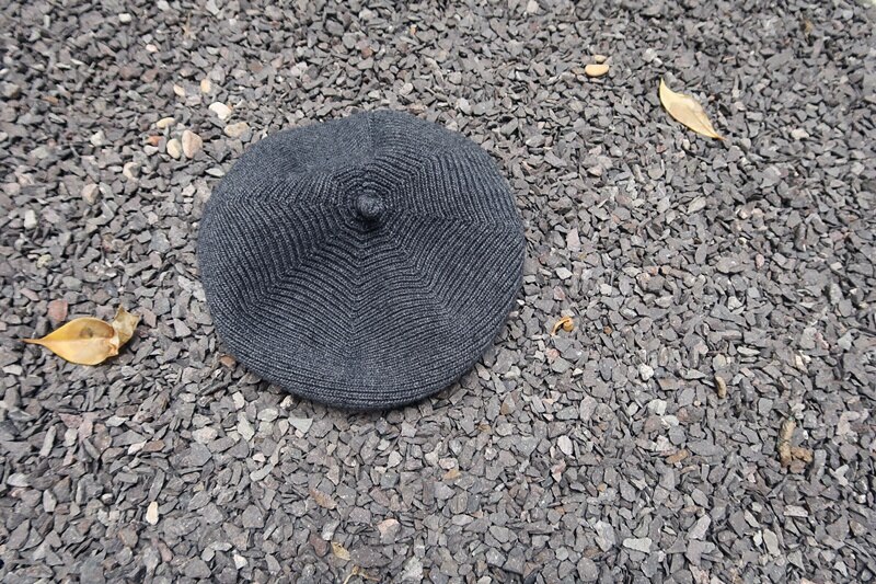 [eam] forår sommer ensfarvet rund kuppel temperament tyk varm strikhue kvinder tidevand all-match  oa713: Grå