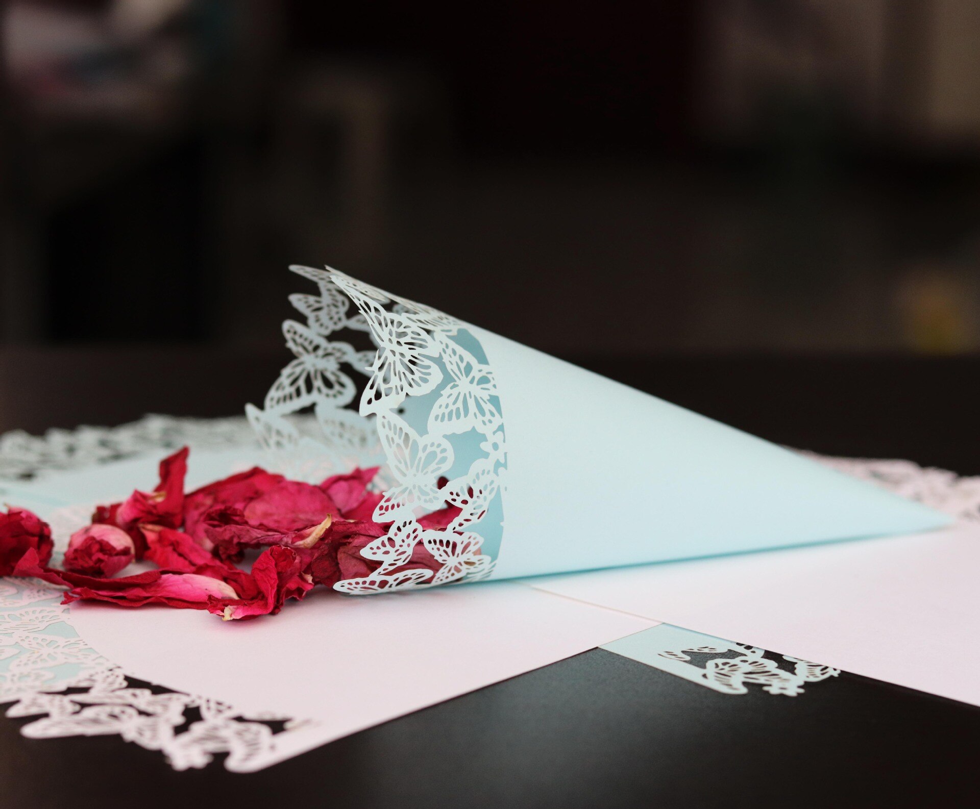 Conos de confeti para boda, 50 piezas, Papel Kraft Vintage, pétalos, soporte de flores, decoraciones nupciales para: E-50pcs blue