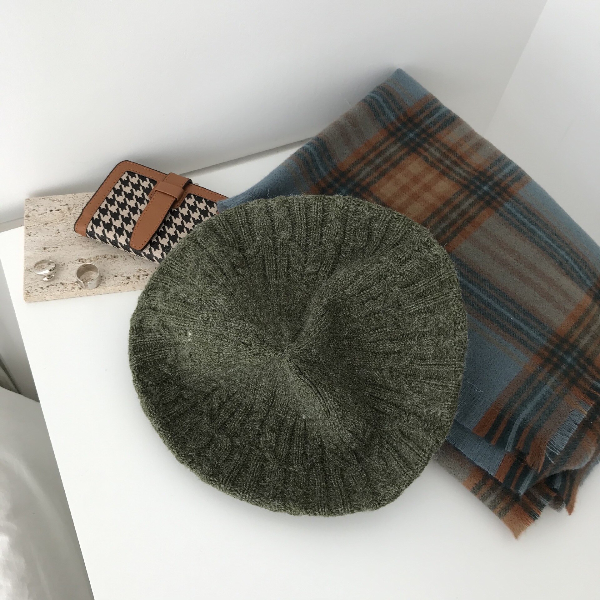 Autumn and Winter Red Beret Female Korean Version Ins Painter Hat Literary Retro Outdoor Warm Hat: dark green