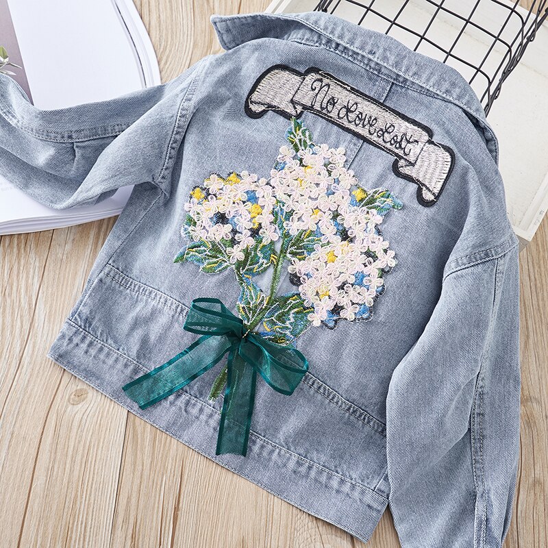 Applicazioni floreali di Modo Giubbotti jeans per Le ragazze 2020 nuova Primavera Autunno Cappotto Giacca di jeans Strappato Foro Bowknot Del Nastro per Bambini Outwear: 3T