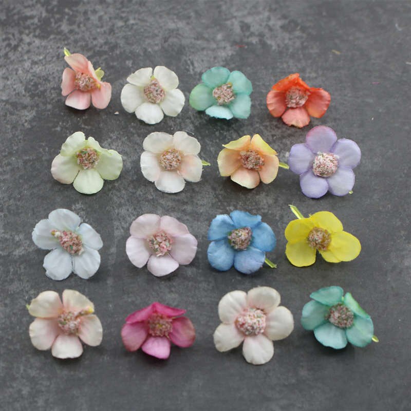 50 stuks 2cm veelkleurige madeliefjeshoofdjes mini zijden kunstbloemen voor kransen, scrapbooks, decoratie voor thuis en bruiloften