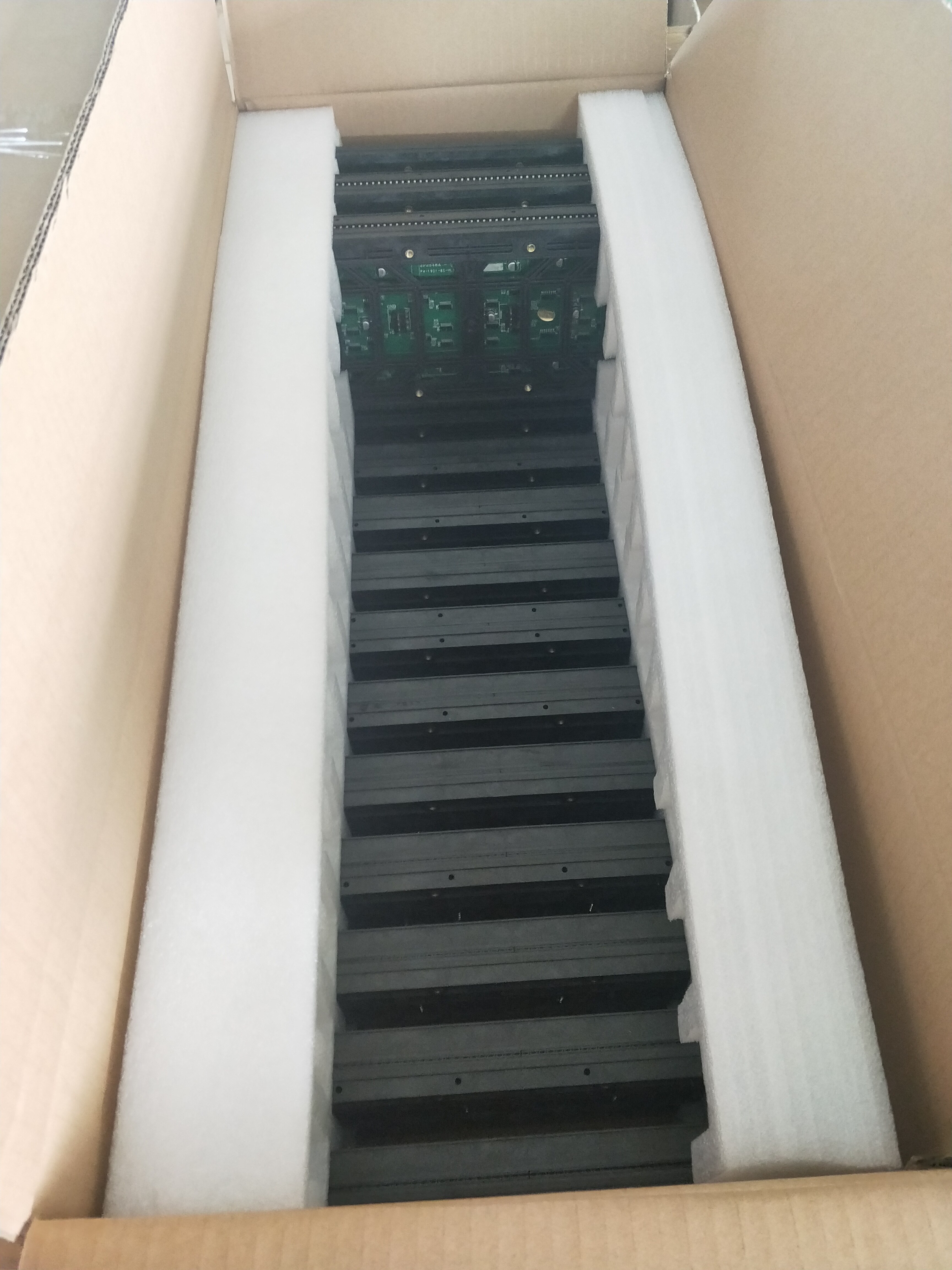 outdoorMedia High Resolution led Screen P2.5/P3/P4/P5/P6/P8/P10 SMD Advertising Digital LED Display for Video Wal
